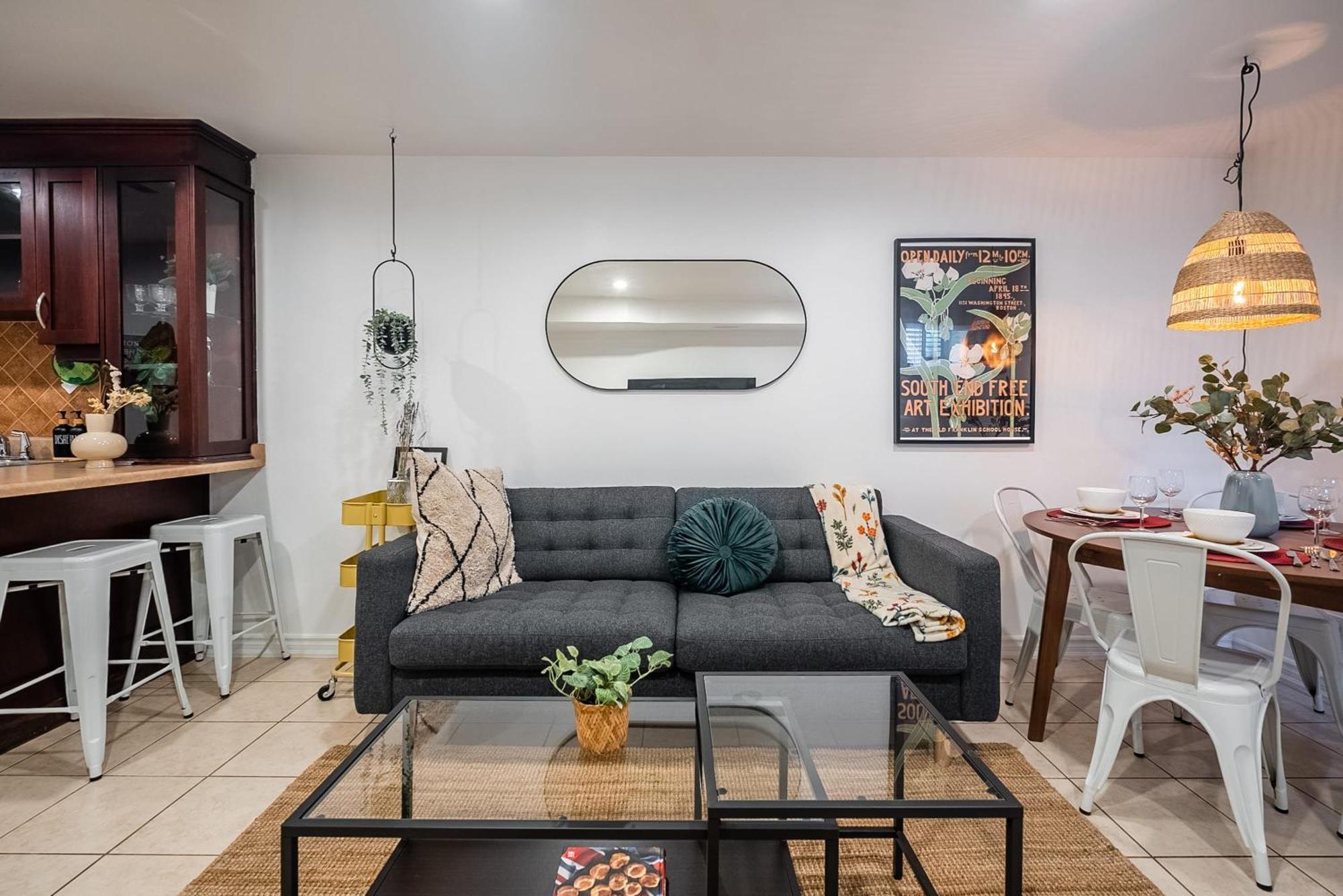 Basement Suite With Private Patio In Davenport 토론토 외부 사진