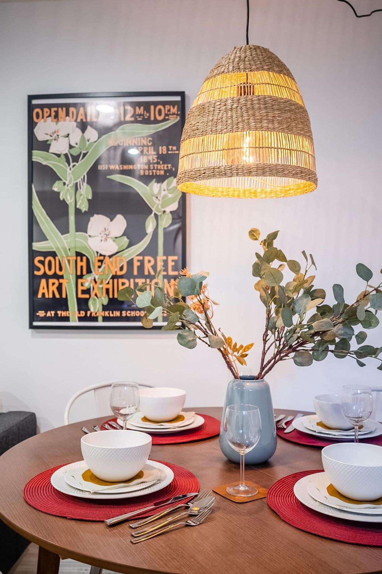 Basement Suite With Private Patio In Davenport 토론토 외부 사진