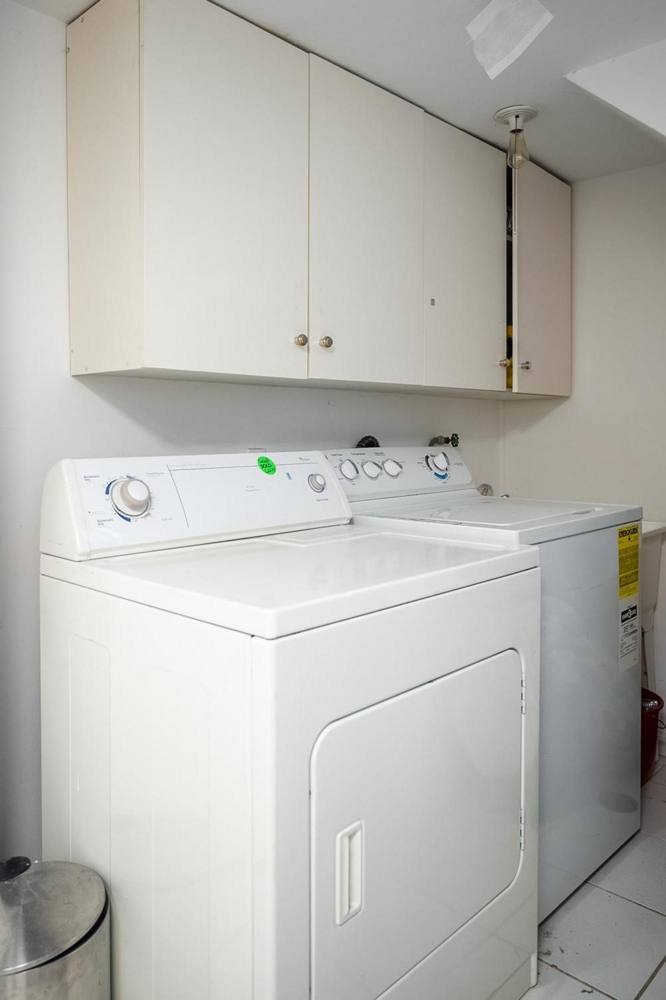 Basement Suite With Private Patio In Davenport 토론토 외부 사진